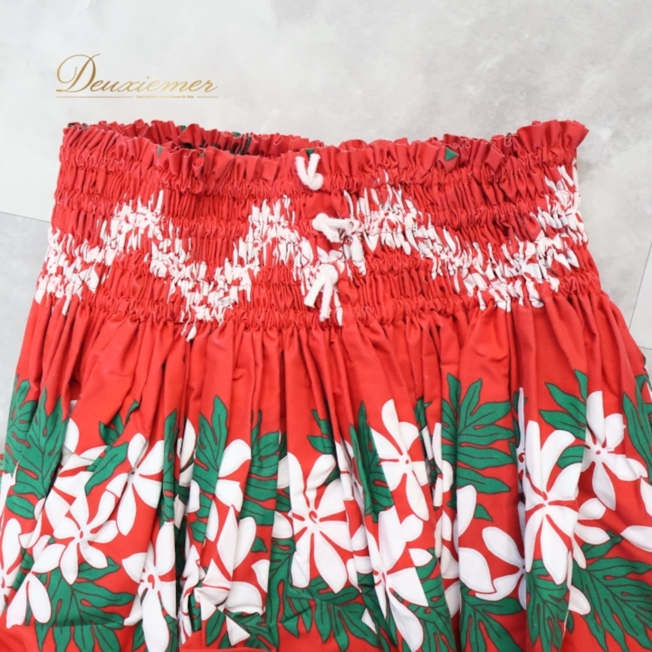 フラダンス 衣装 パウスカート レッド系 ティアレ柄 ハワイアンプリント アロハ フラ ダンス レッスン 練習 花柄 植物柄 シングルスカート フレア スカート 華やか 鮮やか かわいい おしゃれ 軽やか ふんわり グリーン系 ホワイト系 赤 緑 白 ティアレ 輸入 南国風 お揃い 旅行 おしゃれスタイル キッズ お祭り 夏祭り 特別イベント ダンス衣装 おすすめ人気 コーディネート