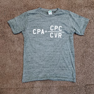 "CPA = CPC / CVR" グレーTシャツ【白プリント】