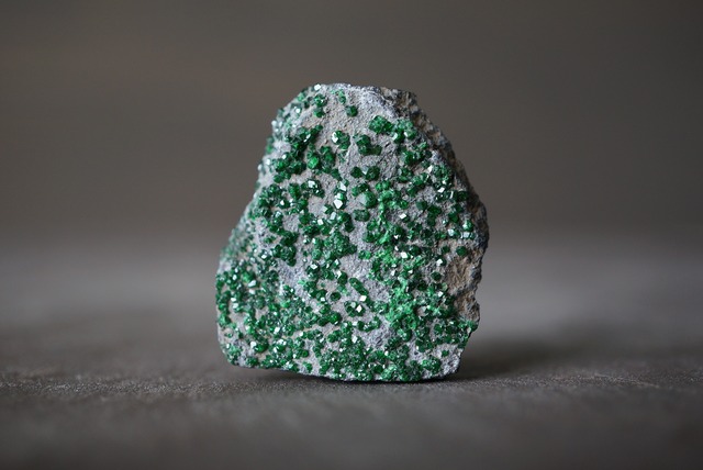 ウバロバイト・ガーネット Uvarovite Garnet 941