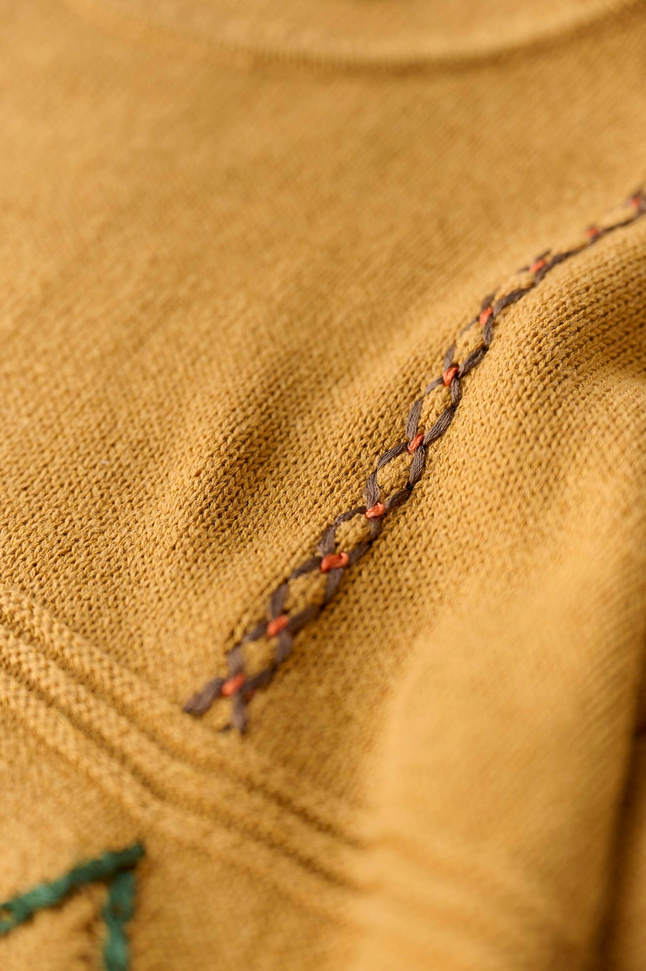 Mustard yellow Tyroleanchic sweater