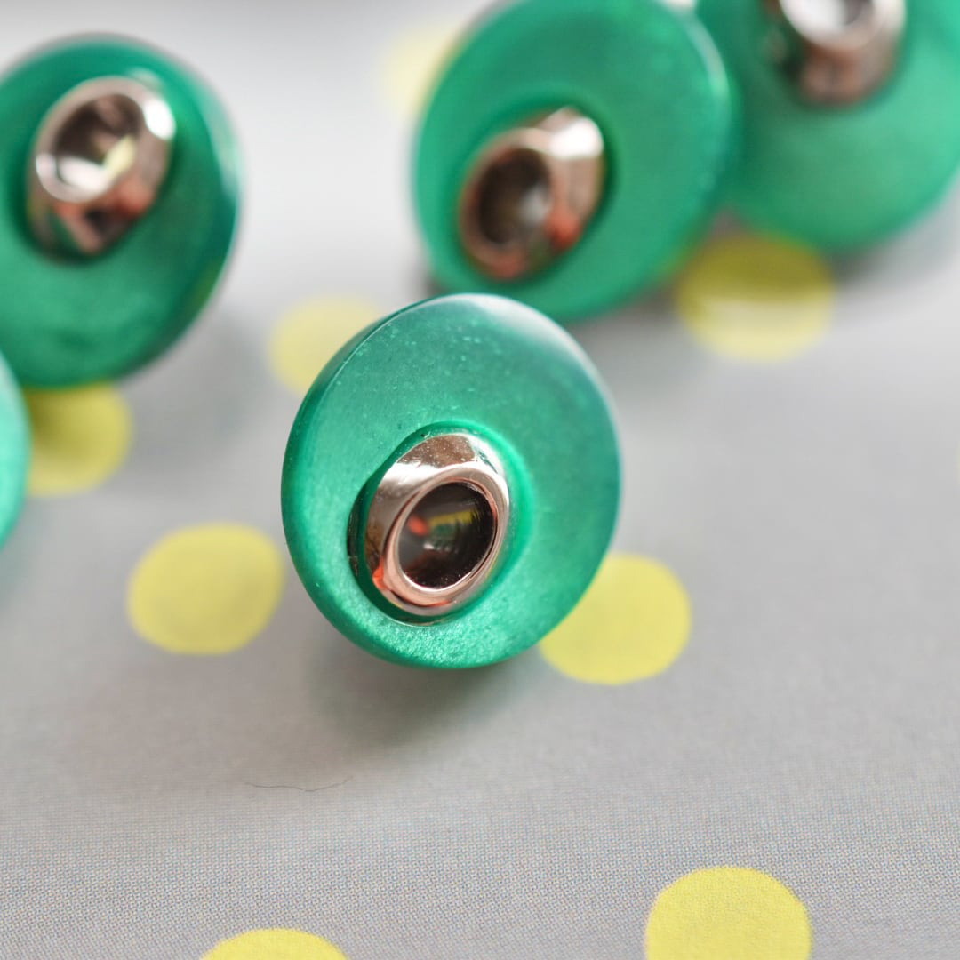 オーバル シルバー立体ホール×シャイニーグリーン 15㎜