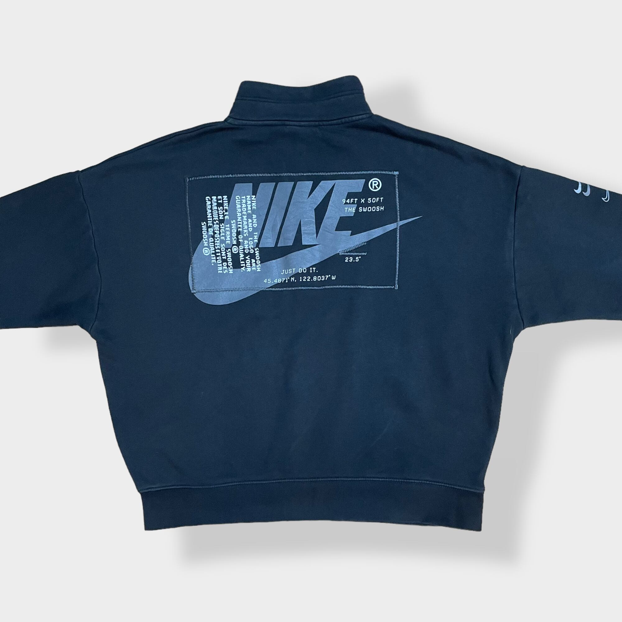 NIKE】Swoosh スウッシュ ロゴ バックプリント 袖ロゴ ハーフジップ