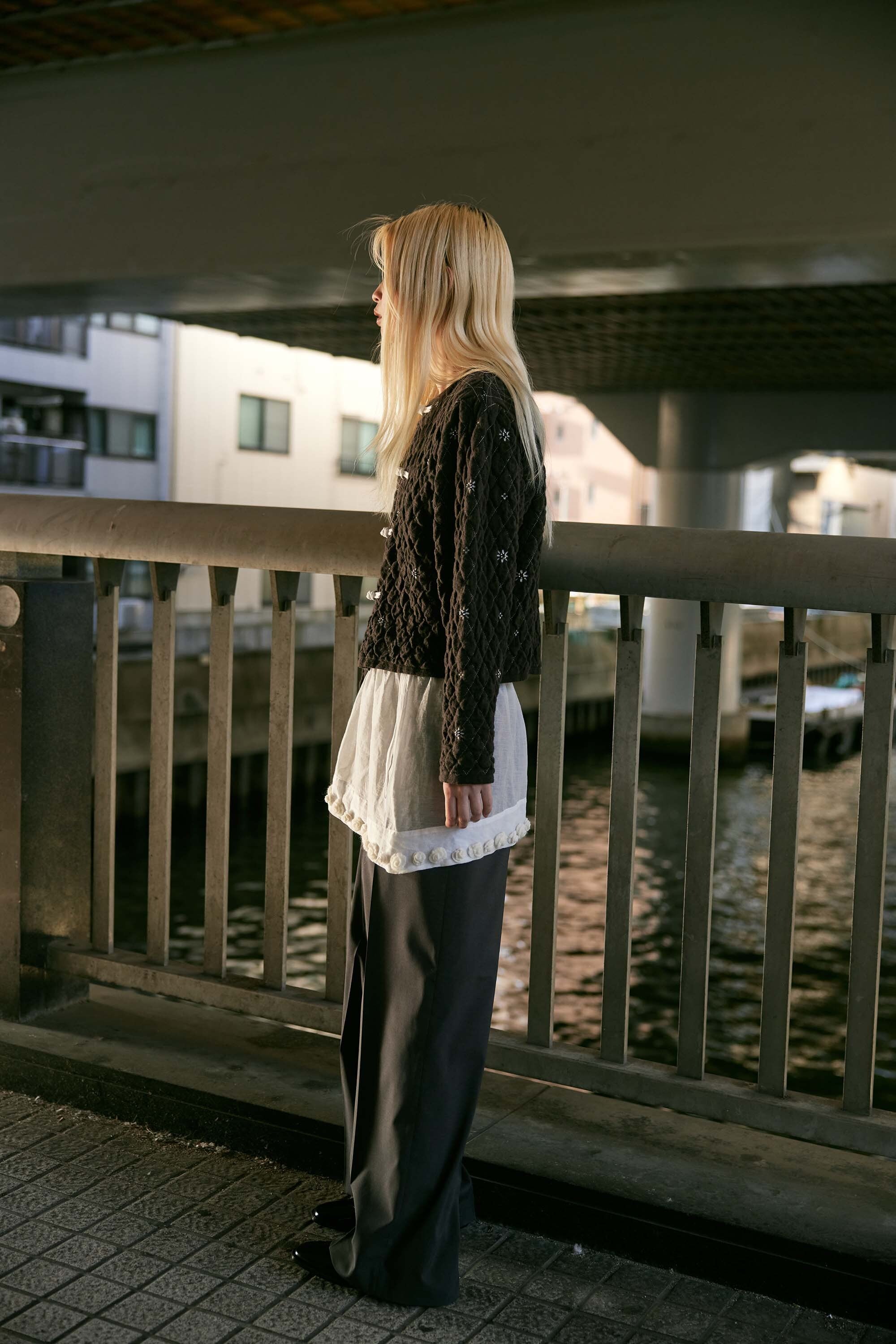 Quilting flower beads cardigan BROWN | tyn.TGOR