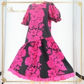 フラダンス 衣装 ワンピース ドレス ブラック系 ハイビスカス柄 モンステラ柄 ハワイアンプリント アロハ レッスン 練習 ピンク系 黒 ピンク フラ ダンス フリル 半袖 パフスリーブ 華やか 鮮やか かわいい 大人っぽい フェス レディース かわいいデザイン