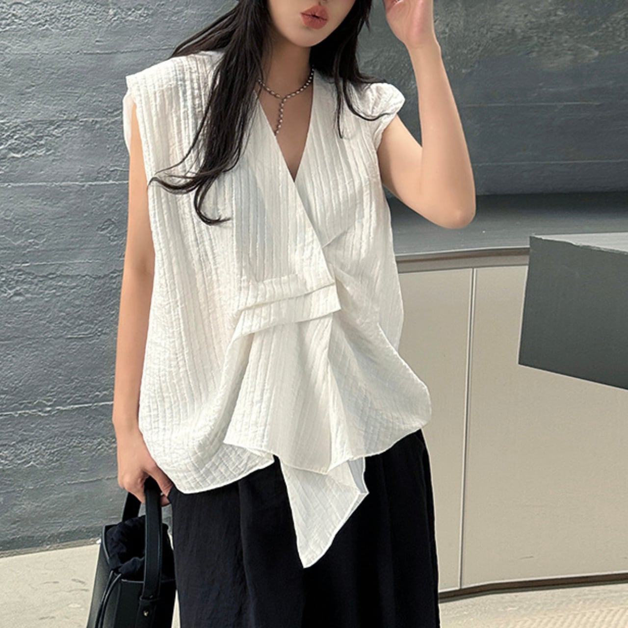 Asymmetrical sleeveless top in 2 colors S1304