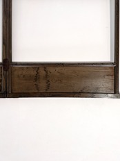 神代色の木肌が美しい衣桁