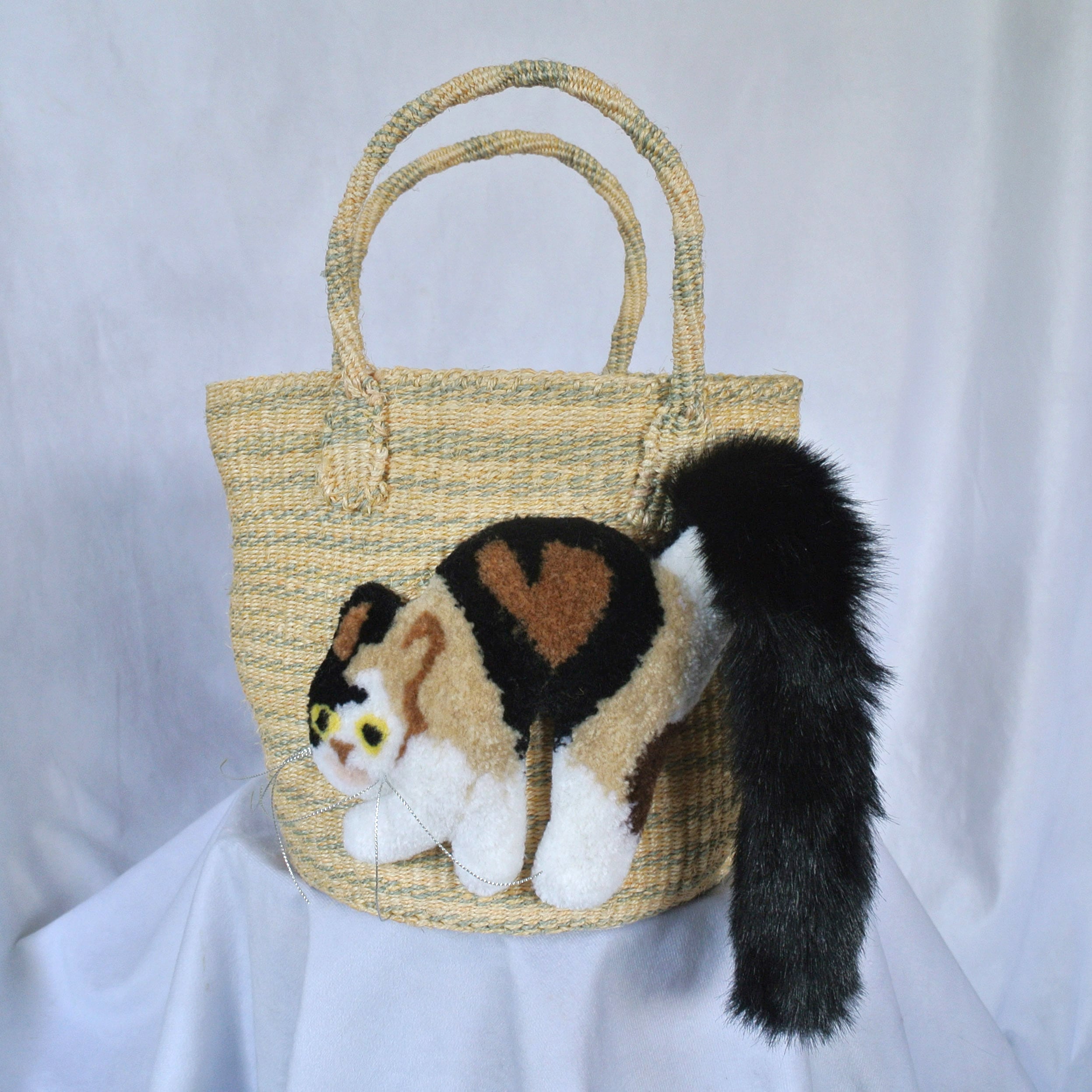 CAT IN DA HOUSE! ON LINE STORE
