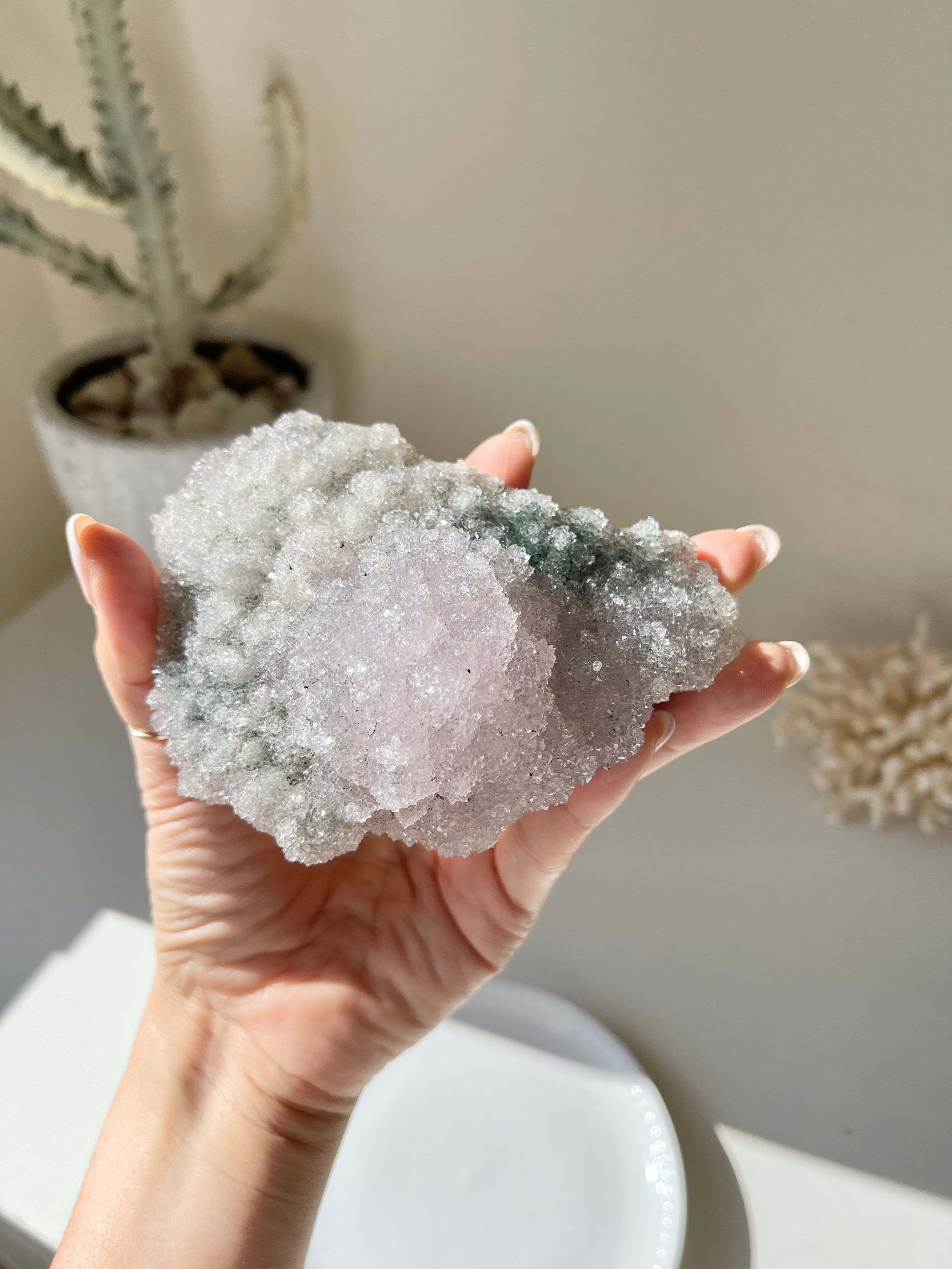 ブラジル産 キラキラ輝きが素晴らしい透明度抜群のスピリットアメシスト/Amazing spirits amethyst cluster