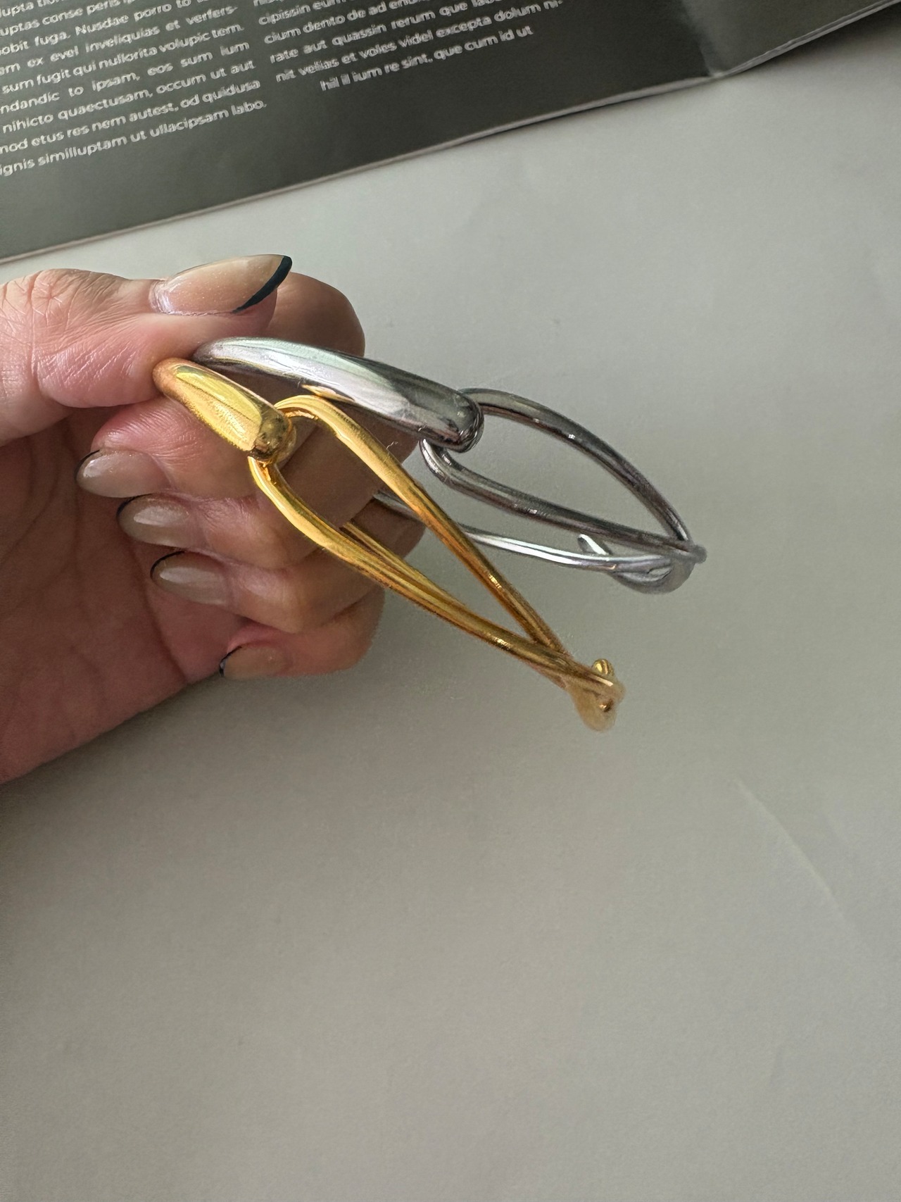 フックバングル