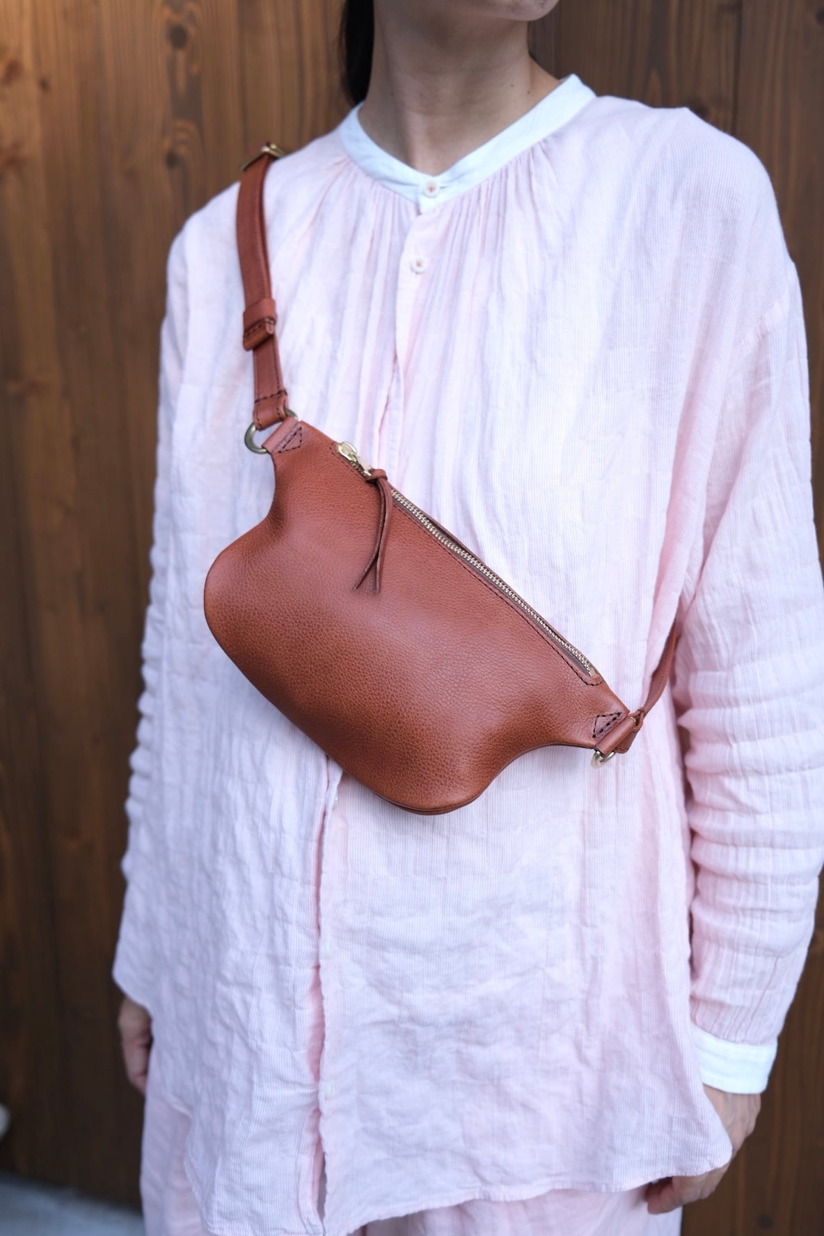 《即納》sway sling bag【marron】