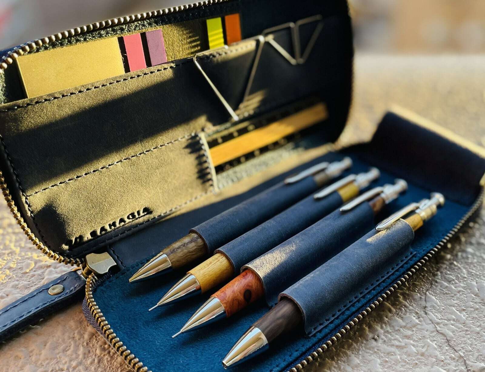 ペンネジューク創業80th記念】バハギア & クラフト ラウンドジップペン