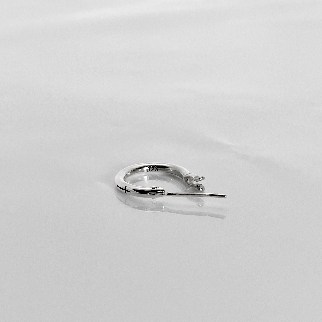 CROSS THIN HOOP / クロスシンフープピアス