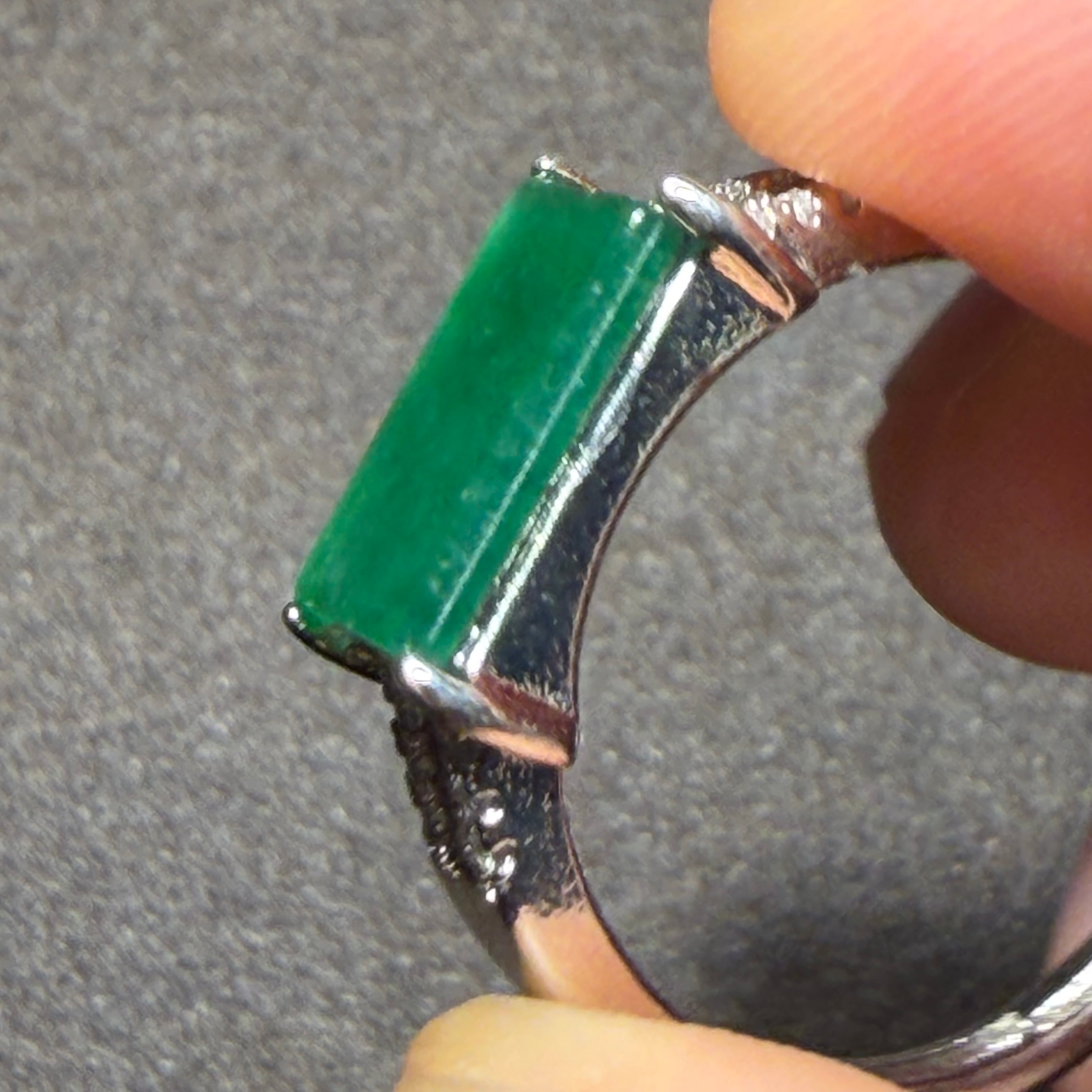本翡翠指輪 ミャンマー産 陽緑 無含浸 無着色 お買い得 | FARBE