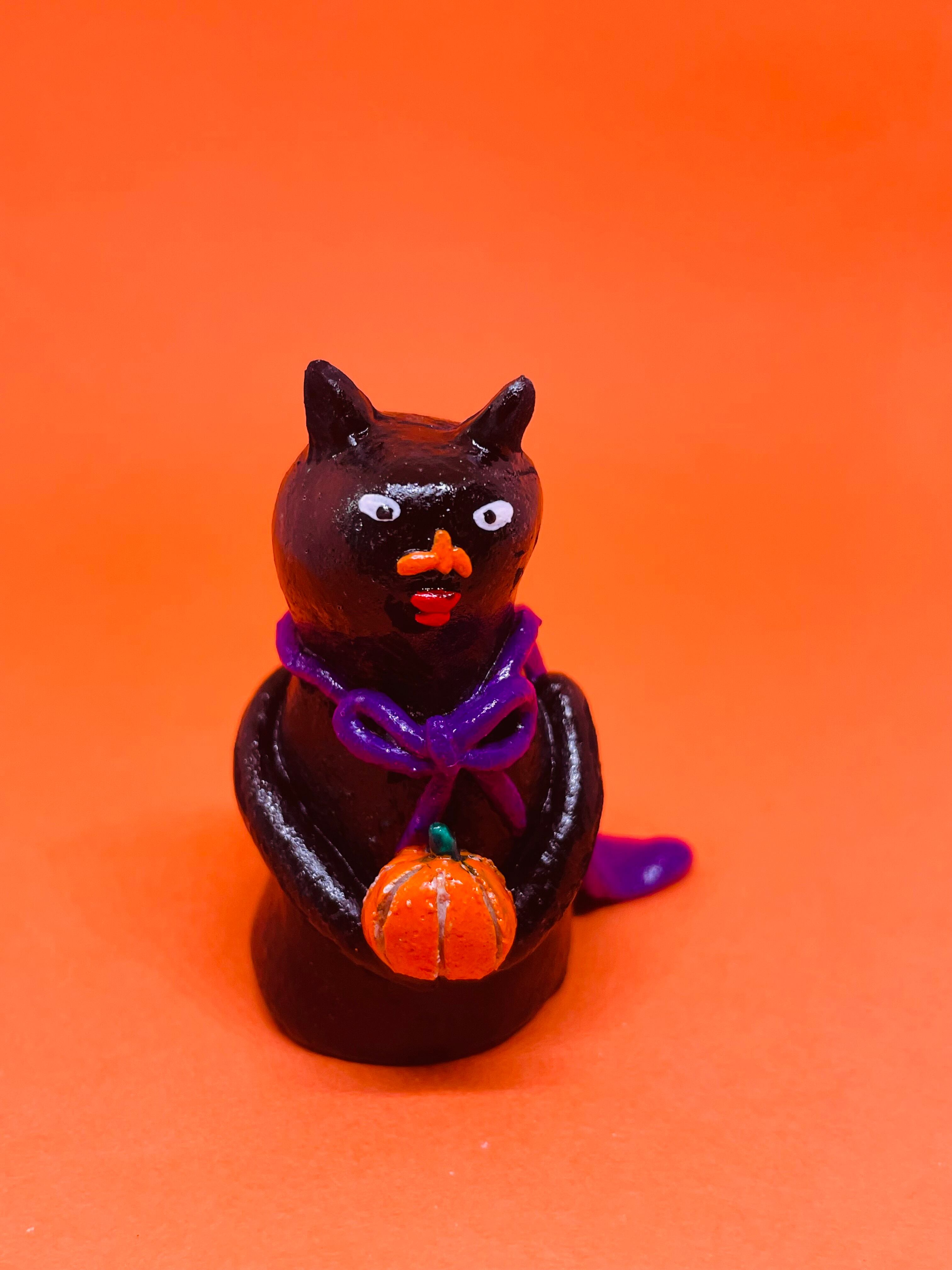 かぼちゃを持ったハロウィン黒猫 オーブン粘土 | MOFU56 雑貨 個性的
