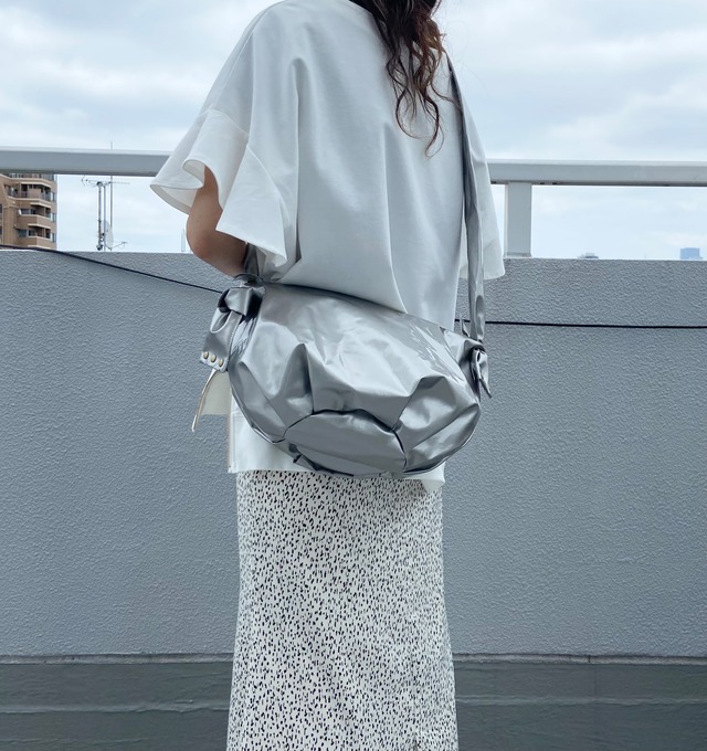 ショルダー&斜めがけできる♪ コロンとキュートな軽量撥水エナメル2wayショルダー＊雨の日やレジャーに