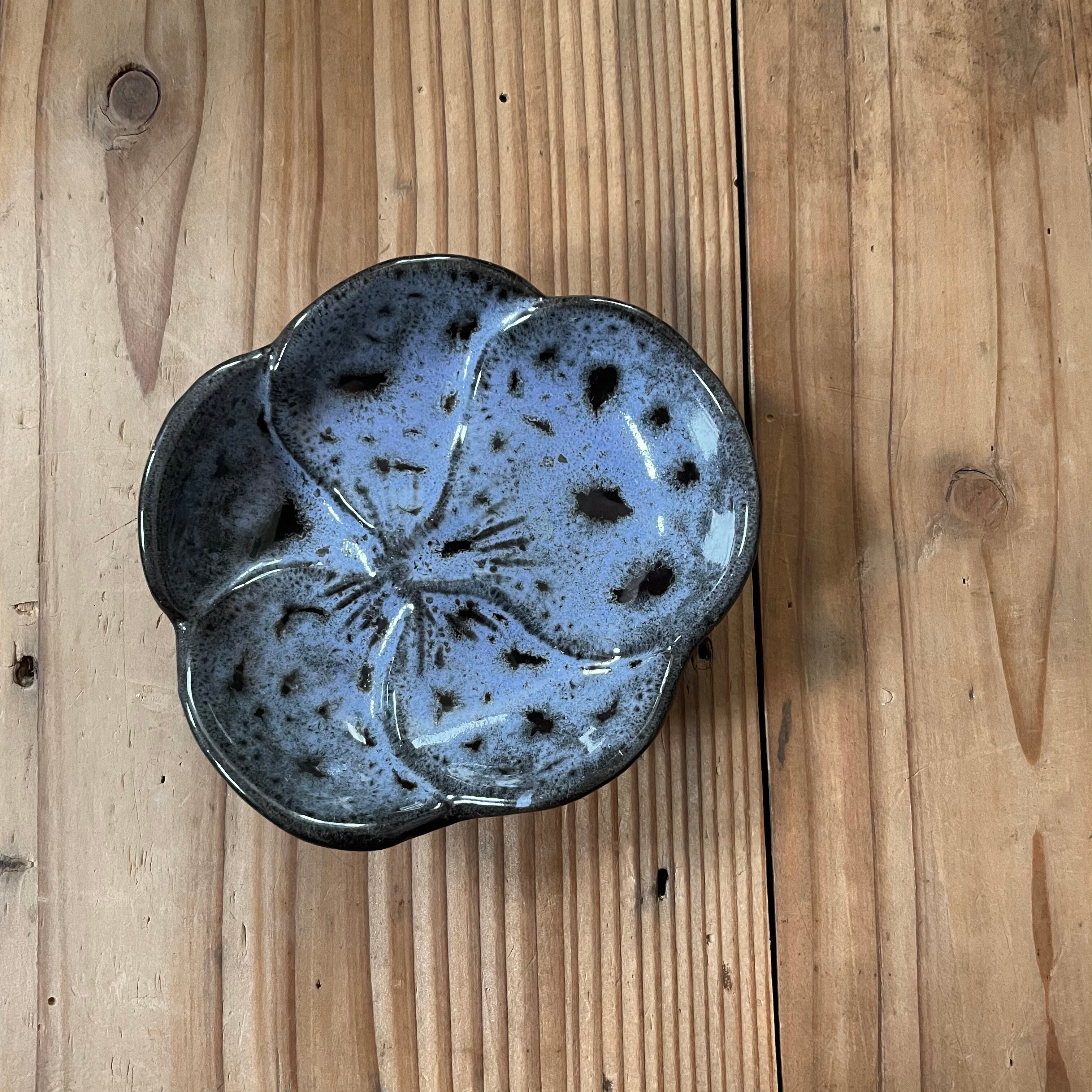 花の形の小皿