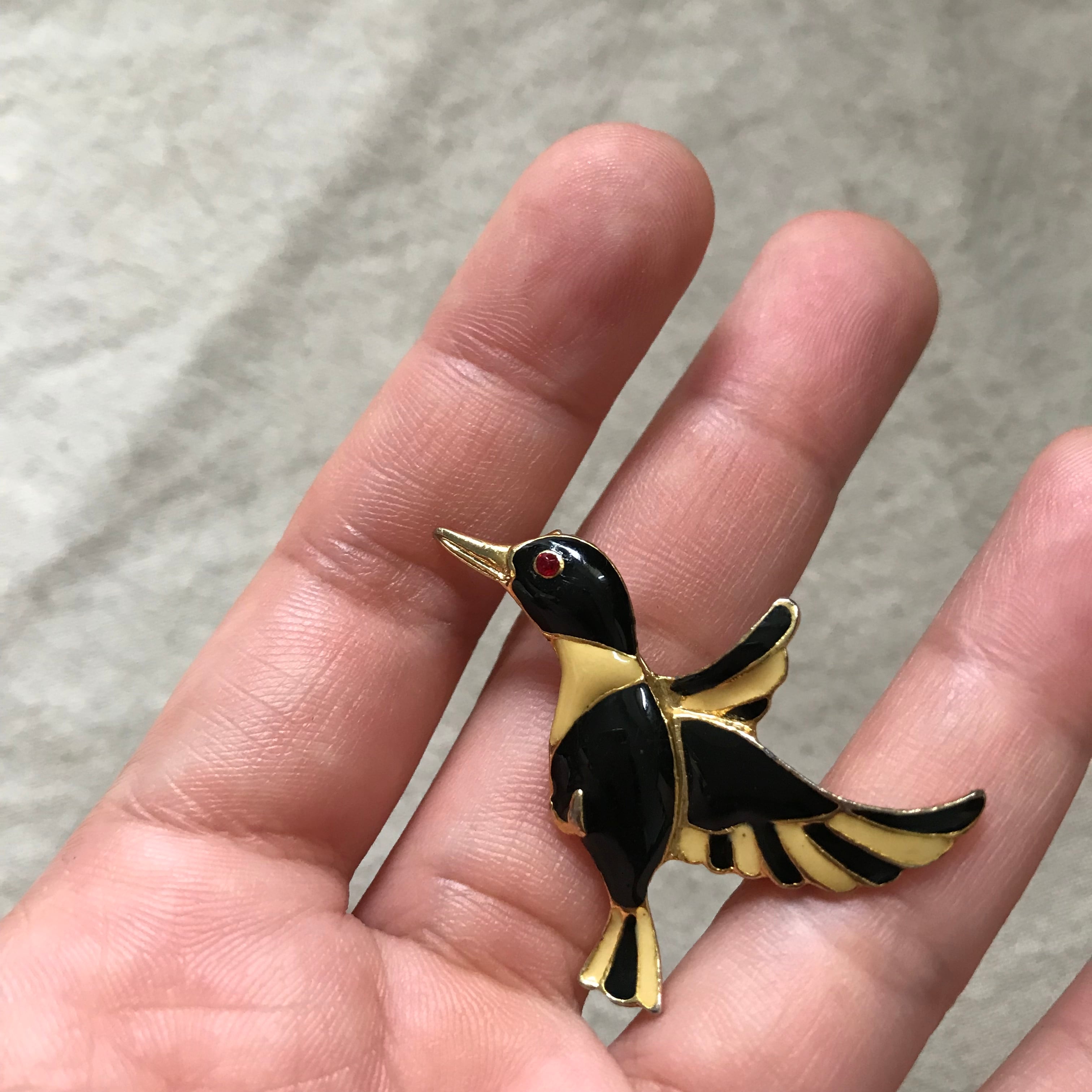 ハチドリのブローチ