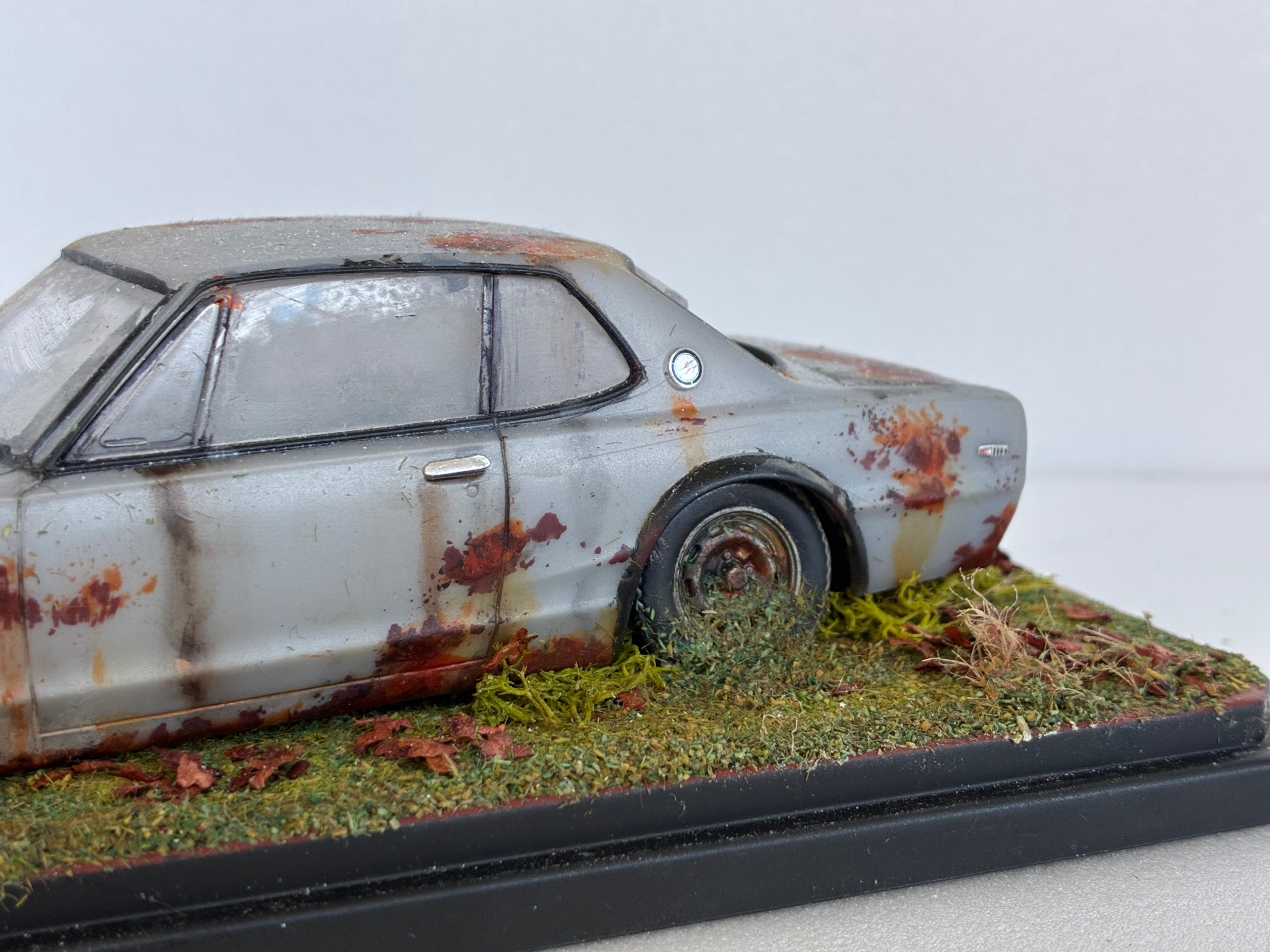 草ヒロ プラモデルジオラマ 日産ハコスカ | Pay ID