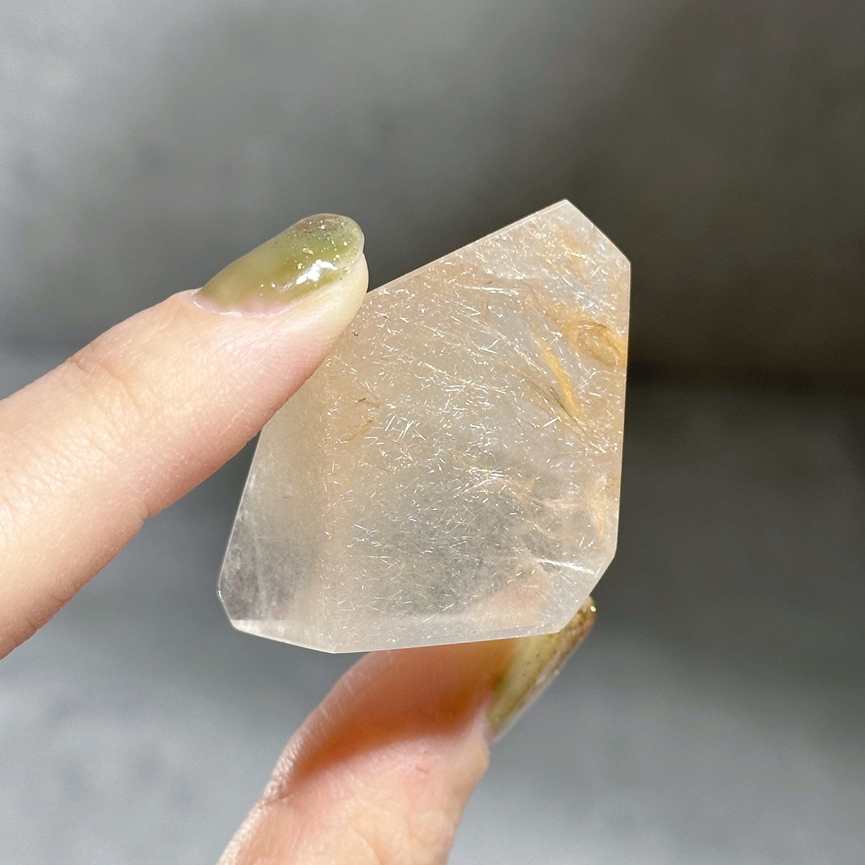 ホワイトアンフィボールインクォーツ フリーフォーム01◇White Amphiball Quartz◇天然石・鉱物・パワーストーン