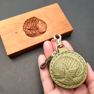 抹茶色の丸鯛くん（裏面：青海波）