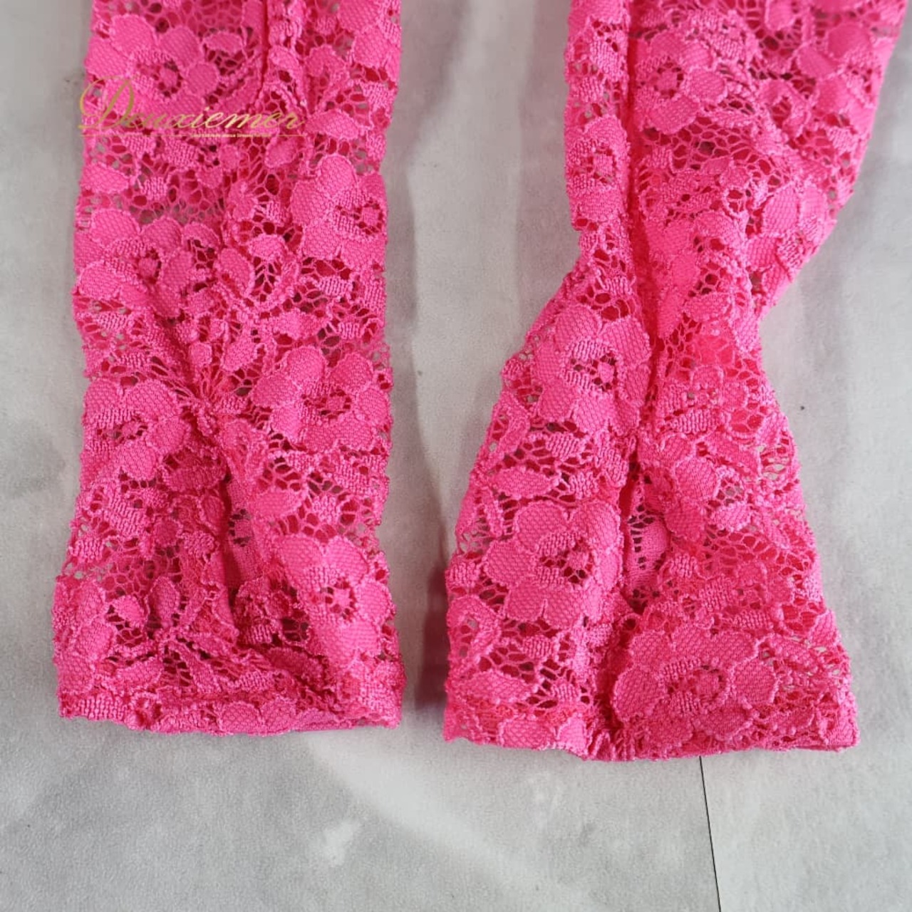 ベリーダンス 衣装 上下セット ピンク系 ポリーナ POLINA レース 花 花柄 トップス スカート スリット 鮮やか 華やか 練習 レッスン かわいい 派手 目立つ ダンス衣装 イベント 伸縮 ストレッチ 短め ショート丈