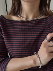 sleek wave necklace