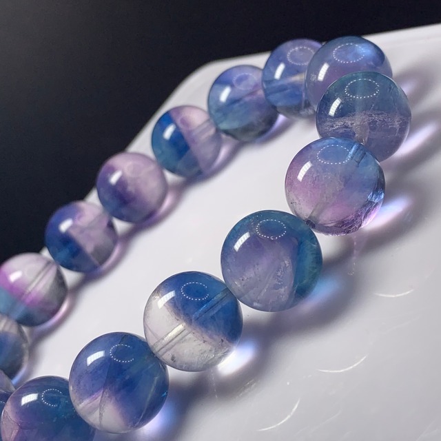 10.美しいバイカラーグラデーションフローライトブレスレット