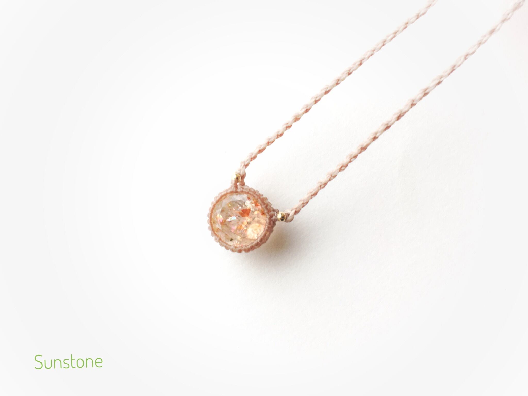 レインボーサンストーン macramé necklace