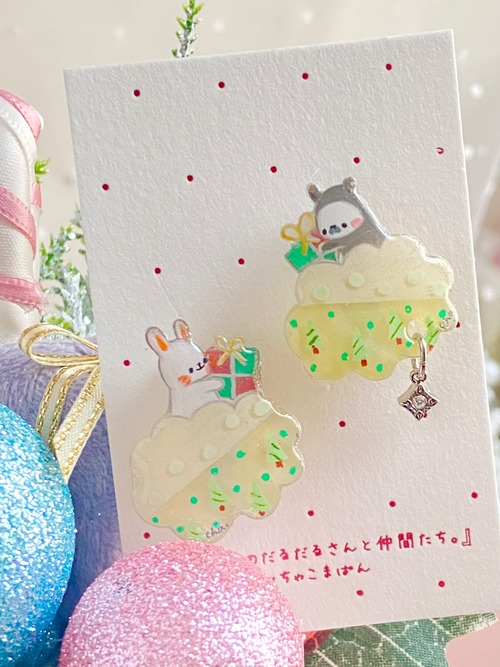 ブローチ『うさぎちゃんとプレゼント交換』イエロー