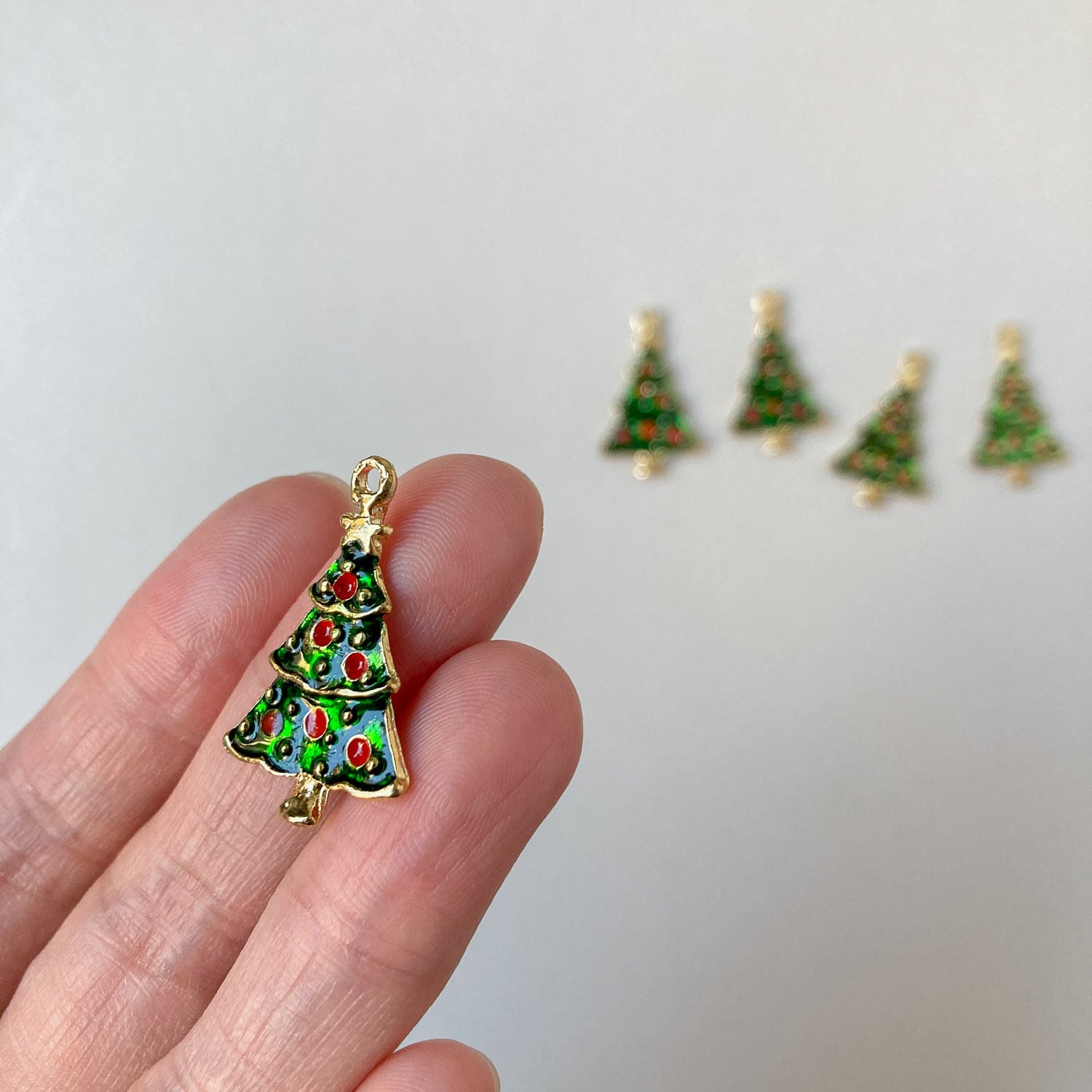 クリスマスツリーのエポカラーメタルチャーム | Dua-アクセサリー