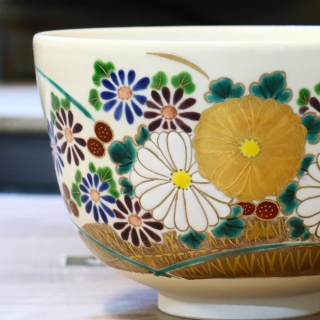 抹茶碗 色絵菊花