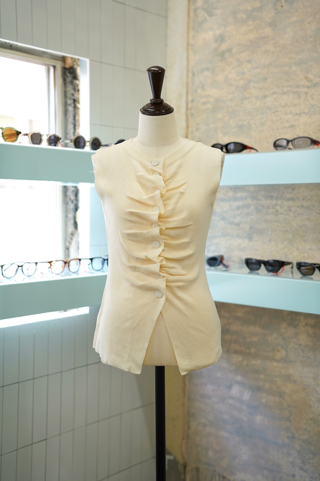 TAKUSAN BUTTON SLEEVELESS CARDIGAN