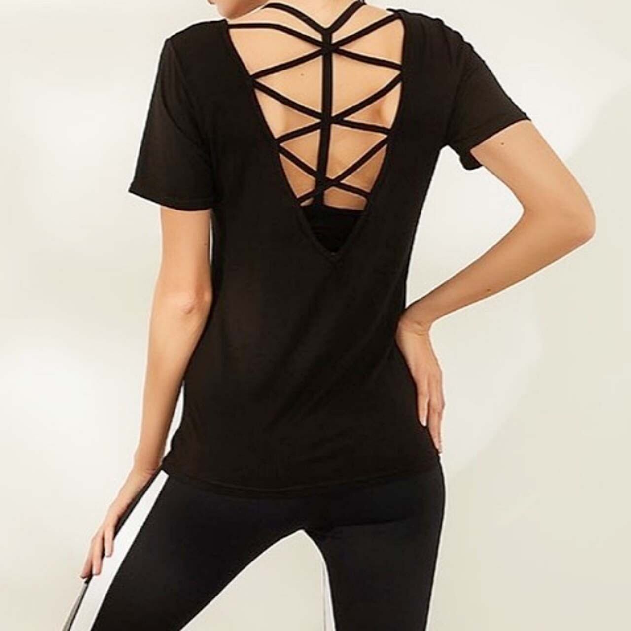 【送料無料】 ヨガウェア バック編み上げ 半袖Tシャツ 黒 ブラック 体型カバー 着痩せ 韓国 レディース オルチャン 赤 レッド 灰色 グレー スポーツウェア ランニングウェア ジム トレーニング 背中開き 重ね着 バックコンシャス スポーティ ヘルシー シンプル カジュアル おしゃれ かっこいいセクシー フェミニン こなれ感 抜け感 ベーシック ナチュラル かっこいい 無地 オールシーズン 着回し 普段使い 楽ちん 定番 トレンド 流行 インスタ映え S M L 小さい 大きい