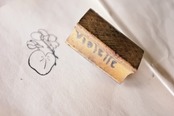 フランス ５c やさしいスミレとメランコリーな木製スタンプ ヴィンテージ