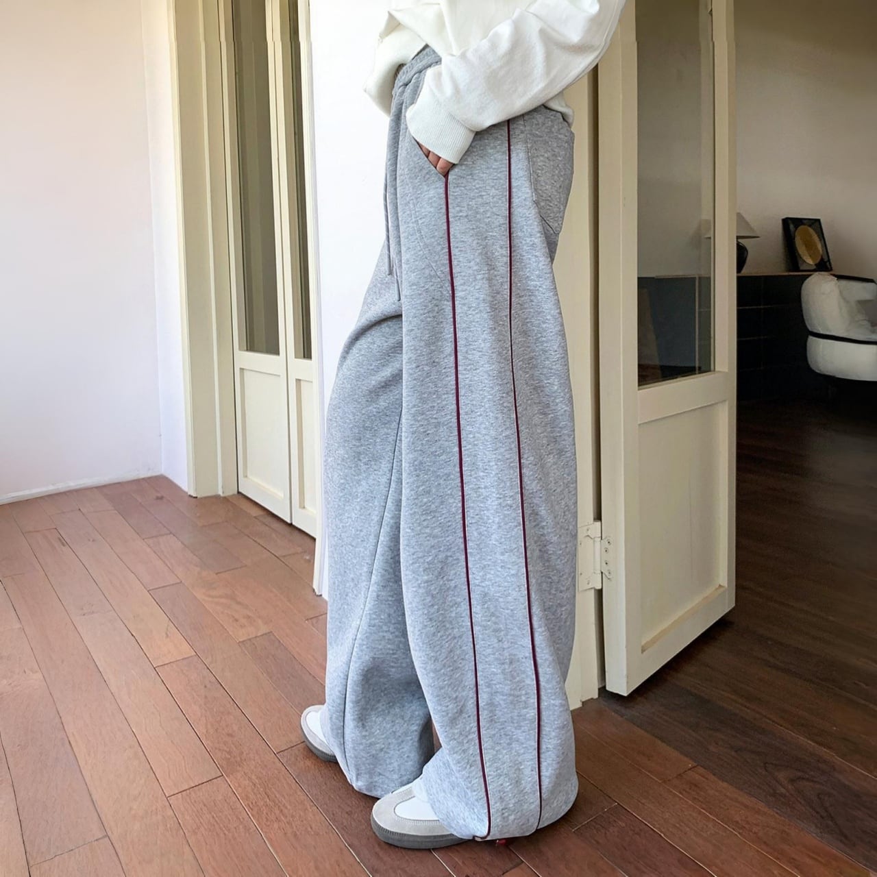 ルーズフィットサイドラインワイドスウェットパンツ A01840