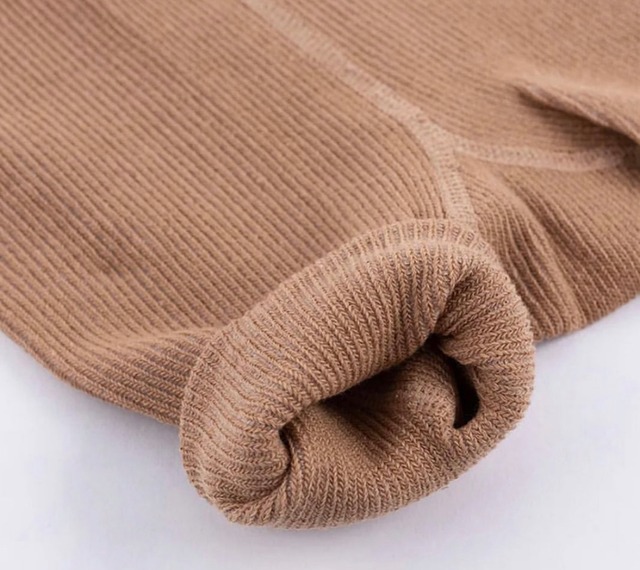 サスペンダーつきレギンス