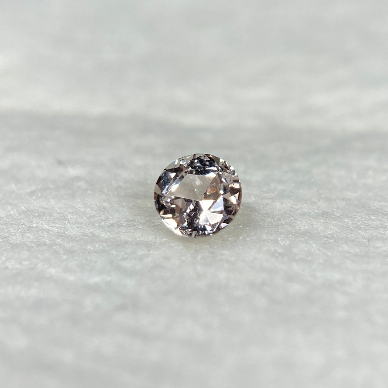 ローズカットサファイア  約3.4mm*2.1mm r-0295