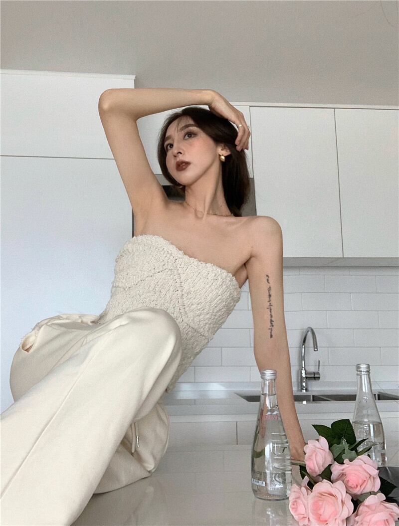 ニットトップス サマーショートホワイト薄手 夏物 ヨーロピアン ブラックストロベリース77969409079