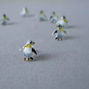ペンギンのピアス - 冬の季節にぴったりな温もりを感じるデザイン P203