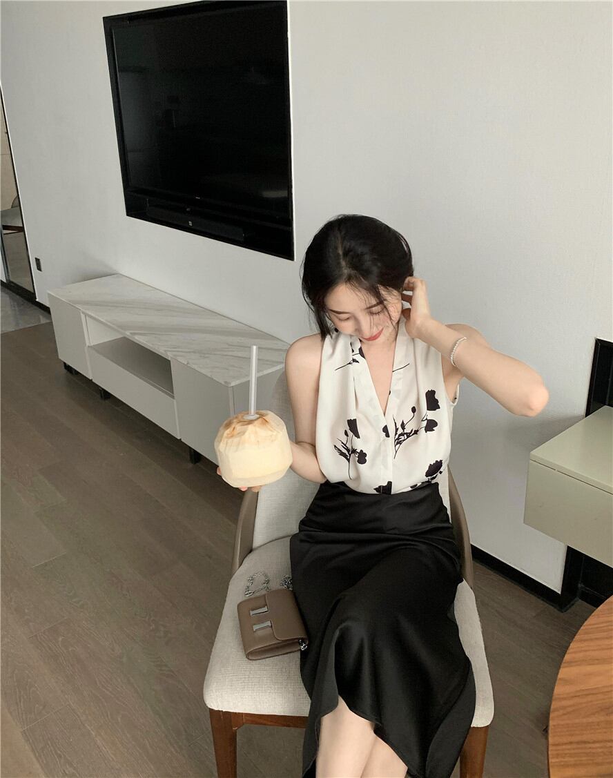 シャツ Flowerデザイン プリント柄ノースリーブサマースタンダードホワイトルーズトップス レトロ 夏物 フラワーデザイン ブラックストロベリース78986722999