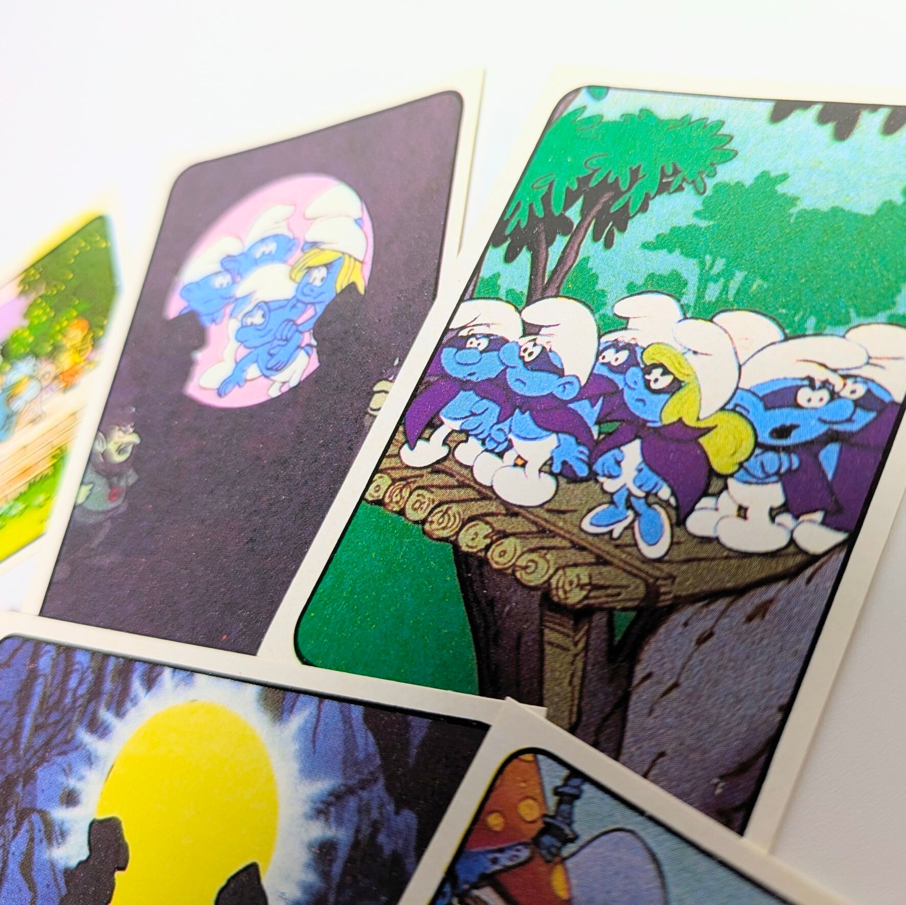 ☆送料無料!☆ VINTAGE 1982 【 SMURF / スマーフ 】 スマーフ フィギュア・パニーニ・ステッカー ( The Smurfs Figurine Panini Stickers ) トレーディングステッカー 単品 (1個=6STICKER入)〚アメリカン雑貨 アメトイ〛