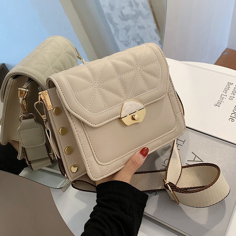 ワイドショルダーストラップシングルショルダースモールバッグハンドバッグ2020新しいトレンドeignメッセンジャーバッグネットレッドオールマッチスモールスクエアバッグ 手作りハンドバック4781736430