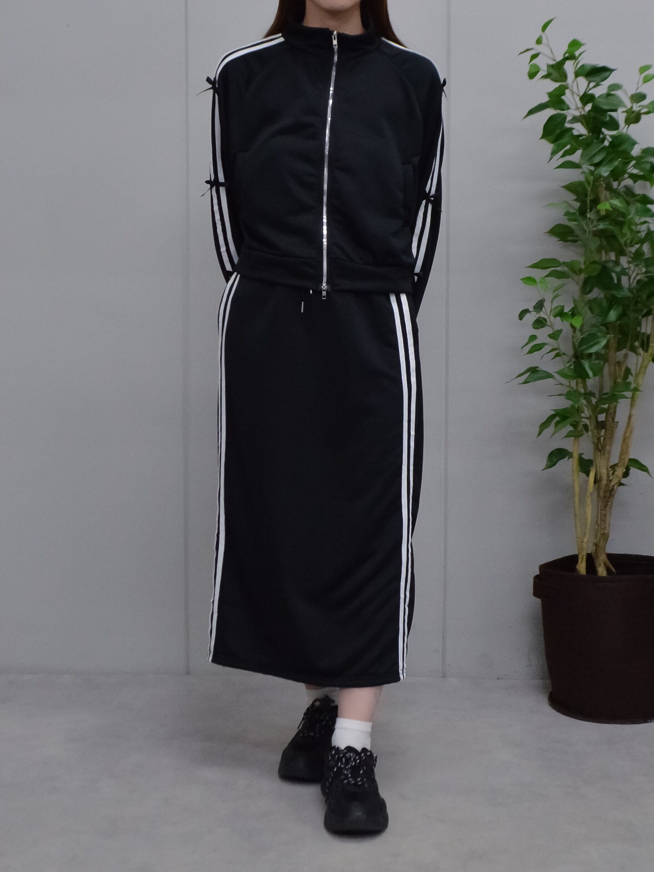 930218 リボン付きラインスウェットセットアップ | &soiree アンドソワレ