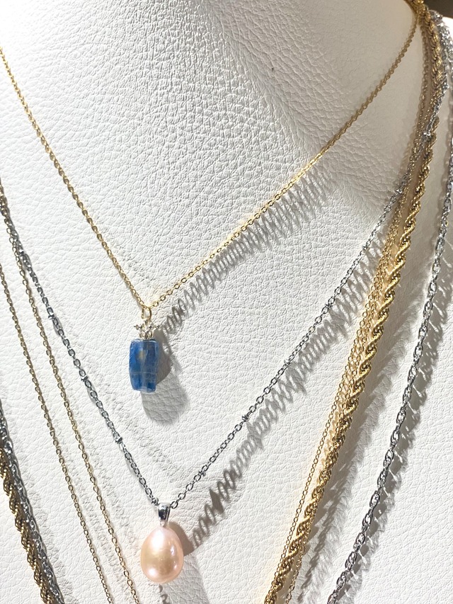 アイオライトネックレス