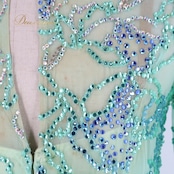 社交ダンス 衣装 スタンダードドレス ワンピース スタンダード 緑 エメラルドグリーン レース デモ 競技 ダンス パーティ 発表会 綺麗 上品 落ち感 グリーン系 ブルー系 シンプル 明るい 優雅 おしゃれ パフォーマンス