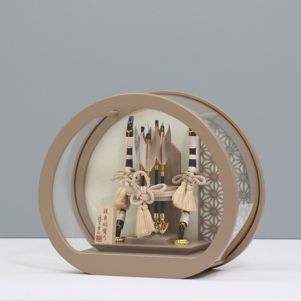 絆 円形ケース】 破魔弓飾り アクリルケース飾り 破魔弓｜四本矢｜木製