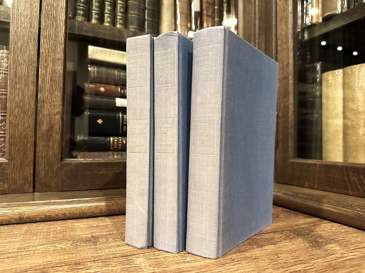 【SFF002】【SECOND PRINTING】DER RIG-VEDA AUS DEM SANSKRIT INS DEUTSCHE UBERSETZT UND MIT EINEM LAUFENDEN KOMMENTAR VERSEHEN