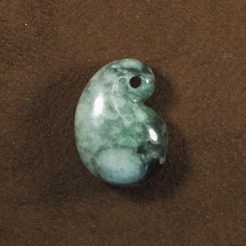 糸魚川翡翠 圧砕翡翠 ふく勾玉 22.0g Itoigawa green crushed Jadeite Fuku-Magatama