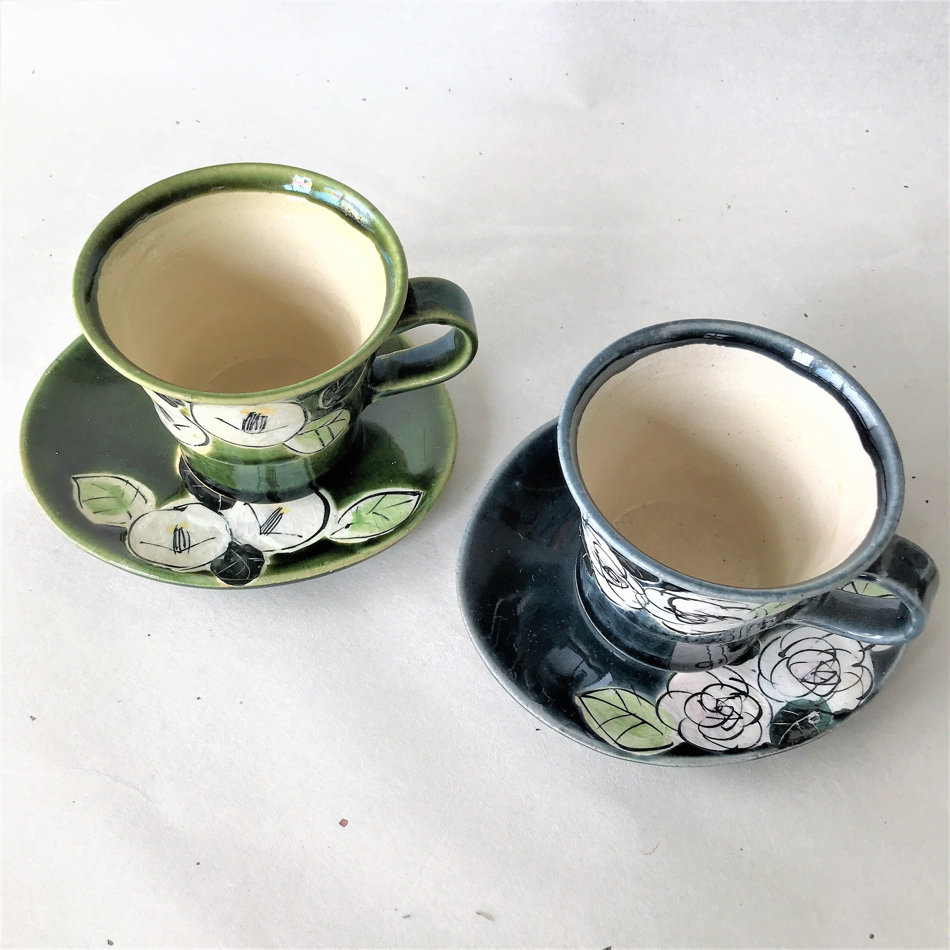 カップ&ソーサー 藍ばらと織部黒椿