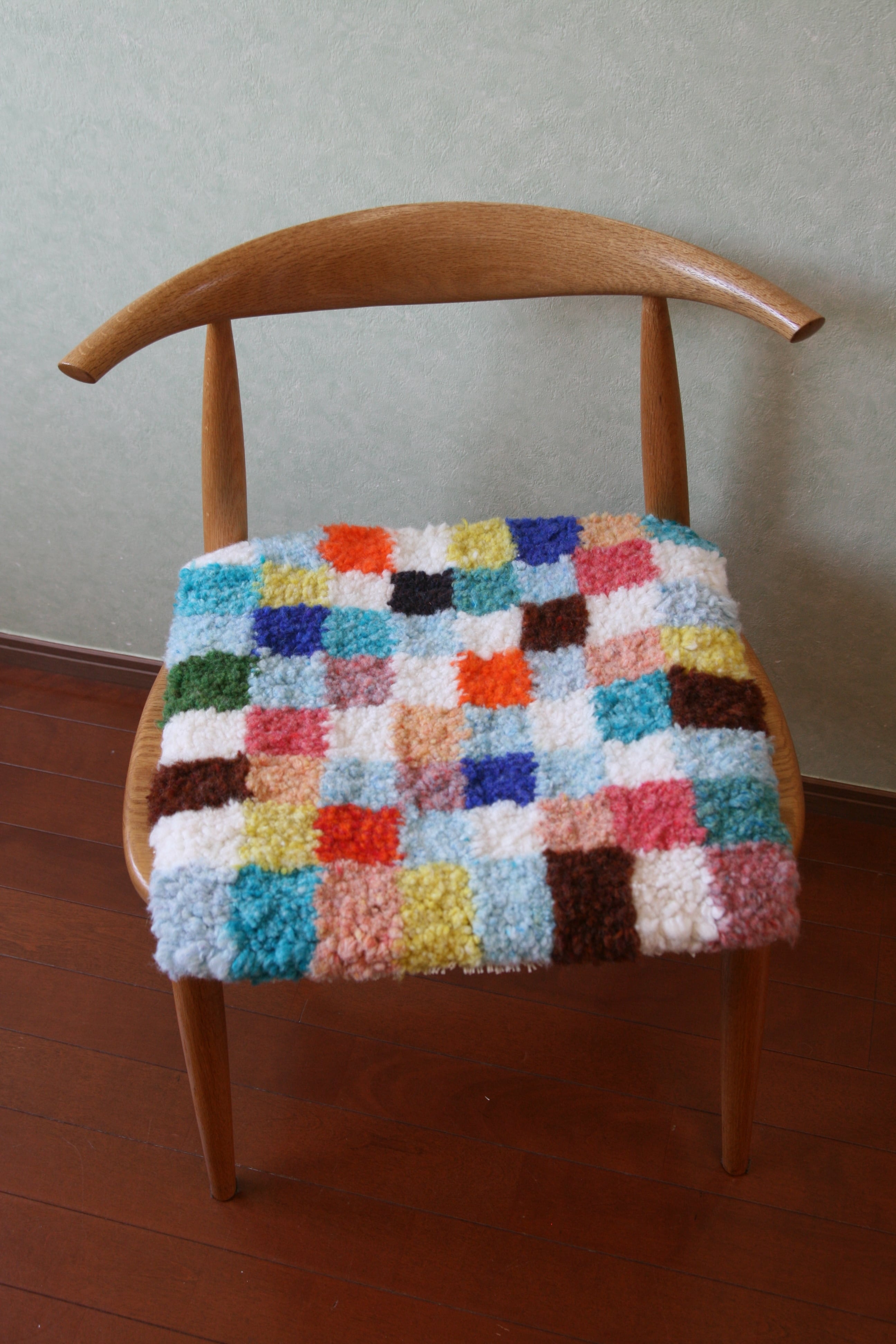 ノッティングチェアマット ホームスパン（手紡ぎ手織り）【パッチ